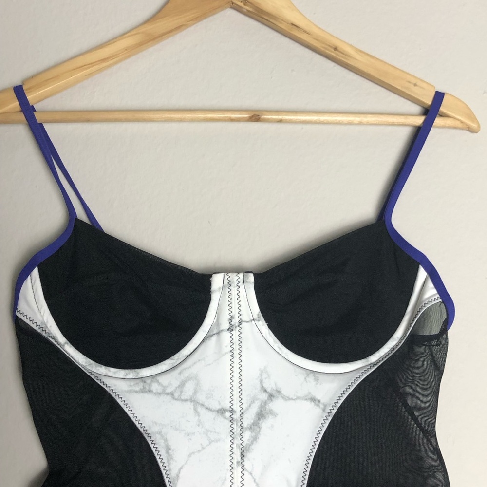 Elegant Black and White One-Piece Swimsuit - Picture 4 of 8